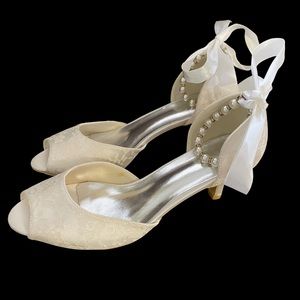 Lace, ribbon and pearl kitten heel shoes. White. US size 10